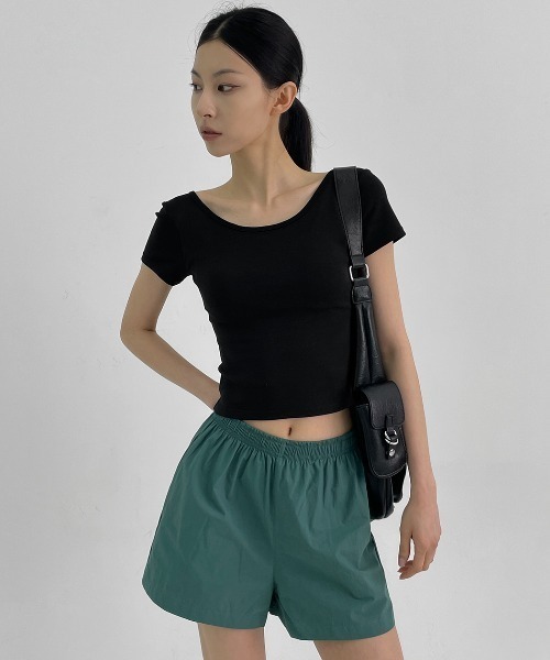 BLACKUP（ブラックアップ）の「[MADE] イージーバックオープン半袖Tシャツ (カップ付き)（Tシャツ/カットソー・レディース・グレイッシュベージュ/アイボリー/ブラック/グレー・SMALL/MEDIUM）」の2枚目の写真