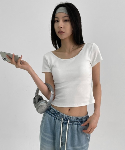 BLACKUP（ブラックアップ）の「[MADE] イージーバックオープン半袖Tシャツ (カップ付き)（Tシャツ/カットソー・レディース・グレイッシュベージュ/アイボリー/ブラック/グレー・SMALL/MEDIUM）」の12枚目の写真
