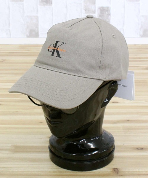 Calvin Klein(カルバン・クライン)の「CK モノロゴプリント ベースボールキャップ MONOLOGO PRINTED BASEBALL CAP(キャップ・メンズ・ブラック/ホワイト/ブラウン・ONE SIZE)」の3枚目の写真