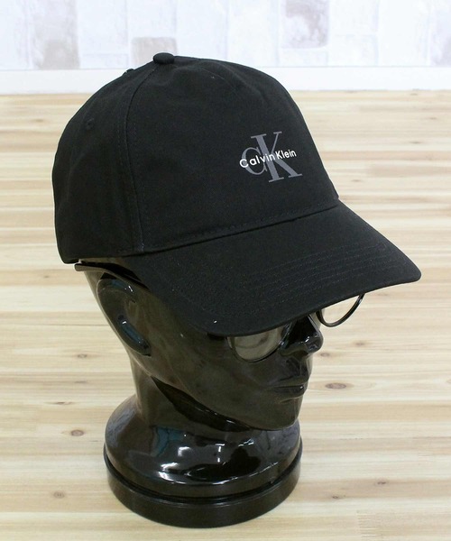 Calvin Klein(カルバン・クライン)の「CK モノロゴプリント ベースボールキャップ MONOLOGO PRINTED BASEBALL CAP(キャップ・メンズ・ブラック/ホワイト/ブラウン・ONE SIZE)」の14枚目の写真