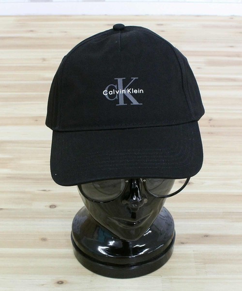 Calvin Klein(カルバン・クライン)の「CK モノロゴプリント ベースボールキャップ MONOLOGO PRINTED BASEBALL CAP(キャップ・メンズ・ブラック/ホワイト/ブラウン・ONE SIZE)」の15枚目の写真