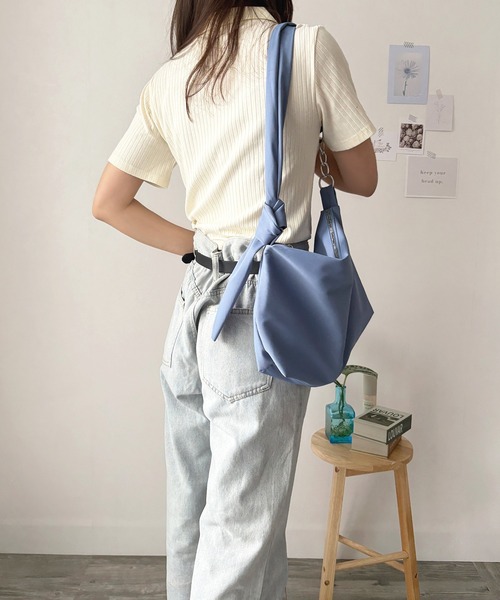 Dewlily(デューリリー)の「こう見えて収納力もしっかり!ワンショルダーソフトバッグ(ショルダーバッグ・レディース・グリーン/ブルー/アイボリー/ブラック・FREE)」の22枚目の写真