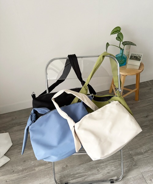 Dewlily(デューリリー)の「こう見えて収納力もしっかり!ワンショルダーソフトバッグ(ショルダーバッグ・レディース・グリーン/ブルー/アイボリー/ブラック・FREE)」の16枚目の写真