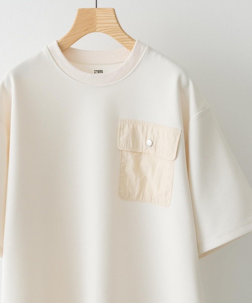 ITEMS URBANRESEARCH（アイテムズ アーバンリサーチ）の「フラップポケットワッフルクルーネックTops（Tシャツ/カットソー・メンズ・モカ/ブラック/ホワイト・LARGE/MEDIUM）」の2枚目の写真