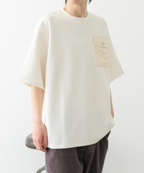 ITEMS URBANRESEARCH（アイテムズ アーバンリサーチ）の「フラップポケットワッフルクルーネックTops（Tシャツ/カットソー・メンズ・モカ/ブラック/ホワイト・LARGE/MEDIUM）」の4枚目の写真