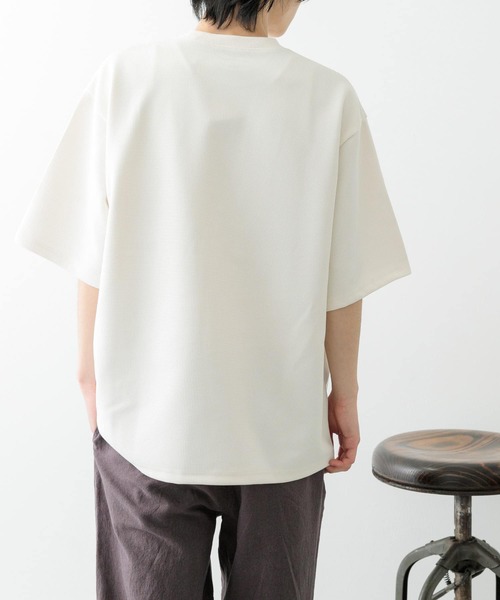 ITEMS URBANRESEARCH（アイテムズ アーバンリサーチ）の「フラップポケットワッフルクルーネックTops（Tシャツ/カットソー・メンズ・モカ/ブラック/ホワイト・LARGE/MEDIUM）」の6枚目の写真
