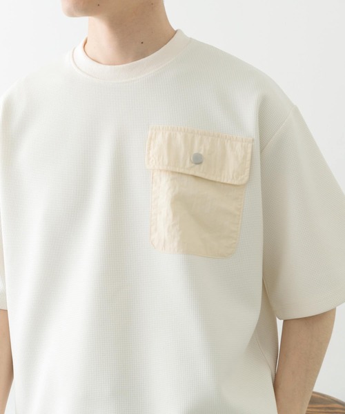 ITEMS URBANRESEARCH（アイテムズ アーバンリサーチ）の「フラップポケットワッフルクルーネックTops（Tシャツ/カットソー・メンズ・モカ/ブラック/ホワイト・LARGE/MEDIUM）」の9枚目の写真