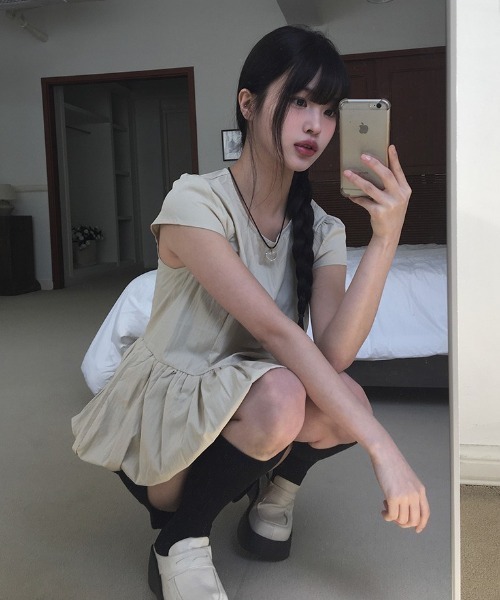 anyonemore(エニワンモア)の「裾バルーンパフキャップスリーブブラウス(シャツ/ブラウス・レディース・ベージュ/ブラック/アイボリー・FREE)」の3枚目の写真