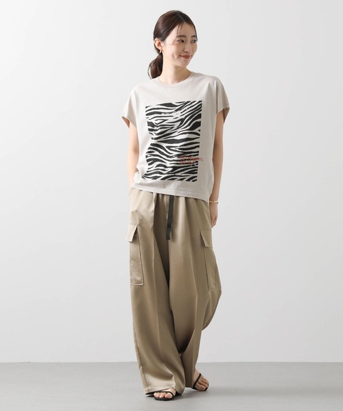 Gready Brilliant(グレディブリリアン)の「ゼブラプリントコクーンフレンチカットソー(Tシャツ/カットソー・レディース・グレイッシュベージュ/カーキ・FREE)」の6枚目の写真