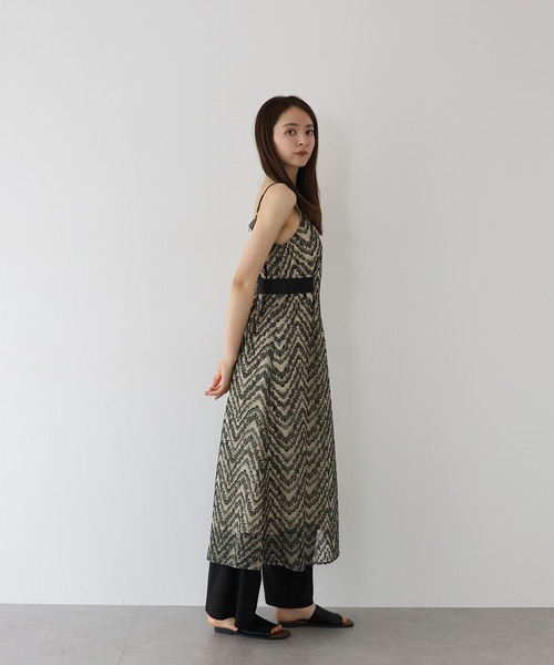 J by blue（ジェイバイブルー）の「ジャガードキャミワンピース（ワンピース・レディース・グレー/ブルー/ベージュ・MEDIUM）」の5枚目の写真