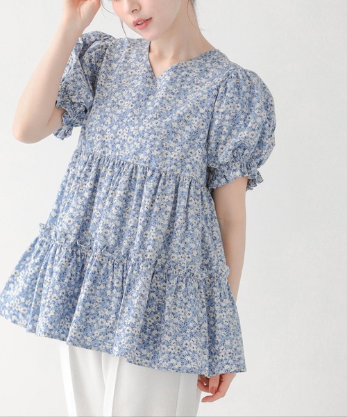 Fitmore【新品】小花柄パフスリーブVネックティアードトップス 小花柄パフスリーブVネックティアードトップス（その他トップス