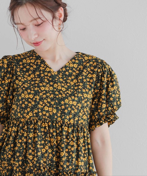 小花柄パフスリーブVネックティアードトップス レディース Fit more 小花柄パフスリーブVネックティアードトップス