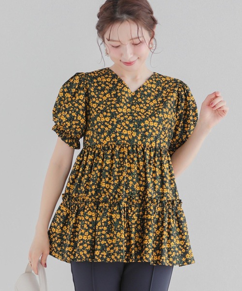 新品未使用タグ付きfitmore小花柄Vネックティアードトップス完売商品 セール】小花柄パフスリーブVネックティアードトップス(その他