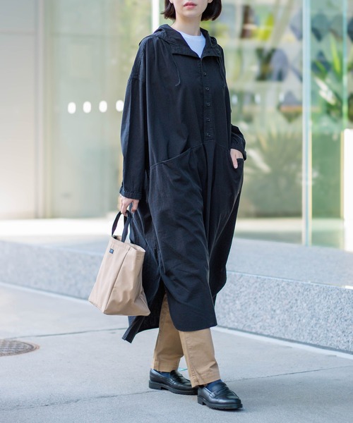 D.M.G.（ドミンゴ）の「[D.M.G / ディーエムジー] シーツクロス フードワンピース（ワンピース・レディース・オリーブ/ピンク/ブラック・FREE）」の2枚目の写真