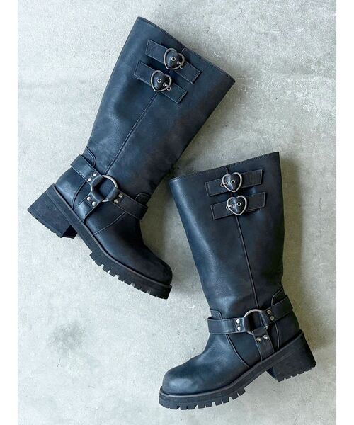 CALNAMUR（カルナムール）の「ハートバックルエンジニアブーツ（ブーツ・レディース・ブラック/ブラウン・SMALL/MEDIUM/LARGE）」の2枚目の写真