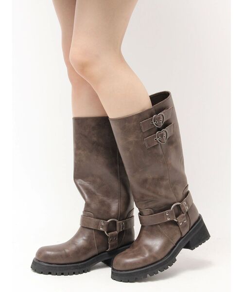 CALNAMUR（カルナムール）の「ハートバックルエンジニアブーツ（ブーツ・レディース・ブラック/ブラウン・SMALL/MEDIUM/LARGE）」の4枚目の写真