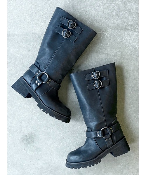 CALNAMUR（カルナムール）の「ハートバックルエンジニアブーツ（ブーツ・レディース・ブラック/ブラウン・SMALL/MEDIUM/LARGE）」の3枚目の写真