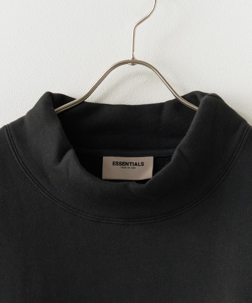 FOG ESSENTIALS(エフオージーエッセンシャルズ)の「FOG ESSENTIALS/エッセンシャルズ FOG 1POINT LOGO MOCK NECK SWEAT モックネックスウェット ブランドロゴ(スウェット・メンズ・ブラウン/モスグリーン/クリーム/ブラック・XL/L/M/S)」の5枚目の写真