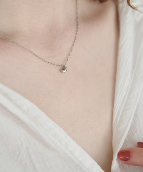 Crisp（クリスプ）の「ミニムーンネックレス（ネックレス・レディース・ゴールド/シルバー・FREE）」の6枚目の写真