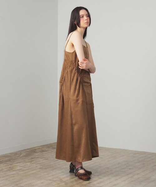 Ray BEAMS（レイビームス）の「サテン ドロスト キャミワンピース（ワンピース・レディース・ダークブラウン/ブラック・0/1）」の7枚目の写真