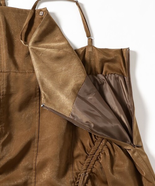 Ray BEAMS（レイビームス）の「サテン ドロスト キャミワンピース（ワンピース・レディース・ダークブラウン/ブラック・0/1）」の15枚目の写真