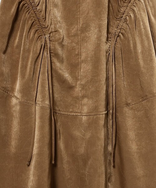 Ray BEAMS（レイビームス）の「サテン ドロスト キャミワンピース（ワンピース・レディース・ダークブラウン/ブラック・0/1）」の16枚目の写真