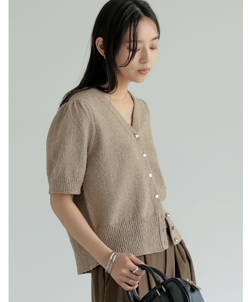 Re:EDIT（リエディ）の「[二の腕カバー]パフスリーブ金ボタンループヤーン半袖カーディガン（Tシャツ/カットソー・レディース・アイボリー/グレイッシュベージュ/ブラック/ブルー/レッド・MEDIUM/LARGE）」の20枚目の写真