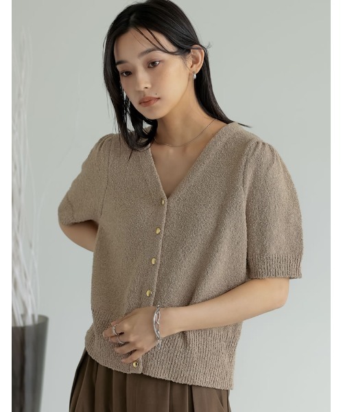 Re:EDIT（リエディ）の「[二の腕カバー]パフスリーブ金ボタンループヤーン半袖カーディガン（Tシャツ/カットソー・レディース・アイボリー/グレイッシュベージュ/ブラック/ブルー/レッド・MEDIUM/LARGE）」の18枚目の写真