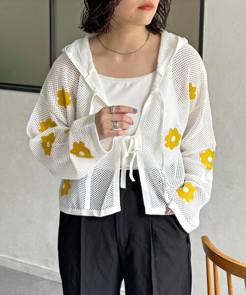 CPCM(シーピーシーエム)の「メッシュ花柄ジャガードパーカー(ニット/セーター・レディース・アイボリー/ブラック/ブラウン・FREE)」の4枚目の写真