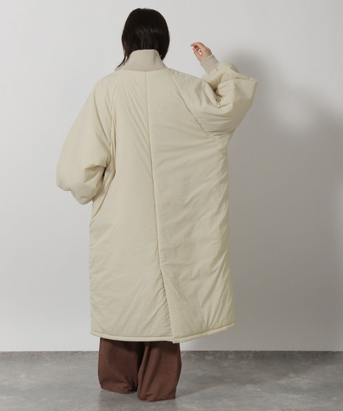 LAKOLE（ラコレ）の「中綿ラグランロングコート / 496682（ブルゾン・レディース・グレー/アイボリー/ネイビー・FREE）」の22枚目の写真