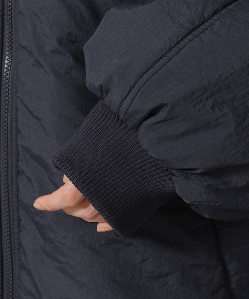 LAKOLE（ラコレ）の「中綿ラグランロングコート / 496682（ブルゾン・レディース・グレー/アイボリー/ネイビー・FREE）」の9枚目の写真