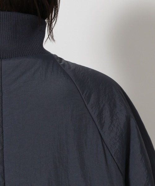 LAKOLE（ラコレ）の「中綿ラグランロングコート / 496682（ブルゾン・レディース・グレー/アイボリー/ネイビー・FREE）」の12枚目の写真