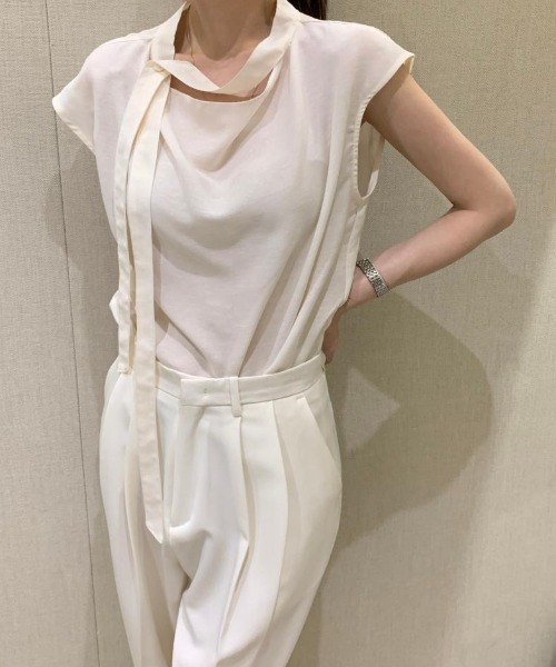 FAVORITO（ファヴォリート）の「ドレープネック×リボンタイ ノースリーブブラウス（その他トップス・レディース・ブラック/ピンク/ホワイト・F）」の5枚目の写真