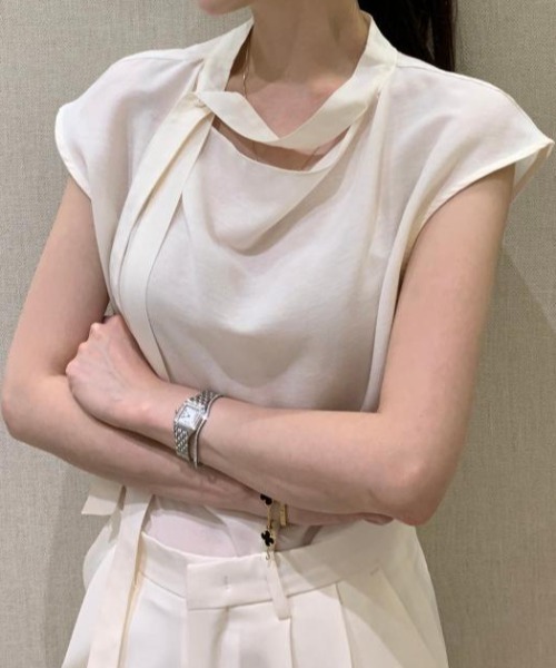 FAVORITO（ファヴォリート）の「ドレープネック×リボンタイ ノースリーブブラウス（その他トップス・レディース・ブラック/ピンク/ホワイト・F）」の4枚目の写真