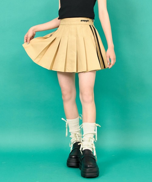 ANAP GｉRL（アナップガール）の「サイドラインツイルプリーツスカート 【キッズお揃い】（スカート・キッズ・ブラック/ホワイト/ベージュ・XS/S/M）」の4枚目の写真