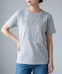 【T13】【Gameday Social/ゲームデイ ソーシャル】College Lines Embossed Tee G-OKST