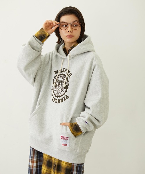 Champion(チャンピオン)の「MILKFED. × CHAMPION COLLEGE LOGO SWEAT HOODIE(パーカー・レディース・アッシュ/ライトブルー/バーガンディー/オートミール/チャコール・S/M)」の8枚目の写真