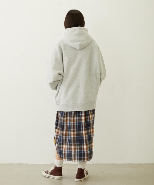 Champion(チャンピオン)の「MILKFED. × CHAMPION COLLEGE LOGO SWEAT HOODIE(パーカー・レディース・アッシュ/ライトブルー/バーガンディー/オートミール/チャコール・S/M)」の14枚目の写真