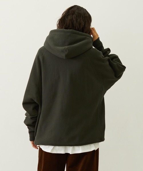 Champion(チャンピオン)の「MILKFED. × CHAMPION COLLEGE LOGO SWEAT HOODIE(パーカー・レディース・アッシュ/ライトブルー/バーガンディー/オートミール/チャコール・S/M)」の22枚目の写真