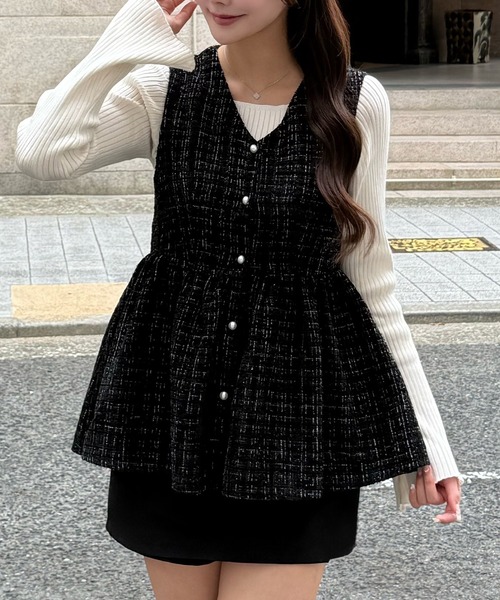 パール釦ツイードペプラムトップス（ベスト）｜JUNOAH（ジュノア）の