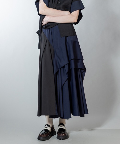 OSMOSIS（オズモーシス）の「バイカラー切替タックスカート（スカート・レディース・ネイビー/ブラック/グレイッシュベージュ・ONE SIZE）」の3枚目の写真