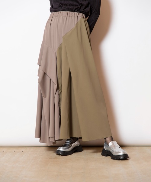 OSMOSIS（オズモーシス）の「バイカラー切替タックスカート（スカート・レディース・ネイビー/ブラック/グレイッシュベージュ・ONE SIZE）」の4枚目の写真