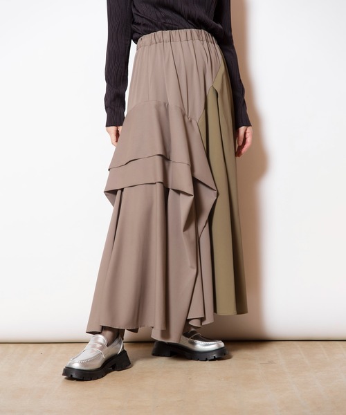 OSMOSIS（オズモーシス）の「バイカラー切替タックスカート（スカート・レディース・ネイビー/ブラック/グレイッシュベージュ・ONE SIZE）」の5枚目の写真