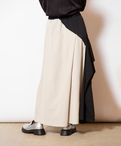 OSMOSIS（オズモーシス）の「バイカラー切替タックスカート（スカート・レディース・ネイビー/ブラック/グレイッシュベージュ・ONE SIZE）」の11枚目の写真