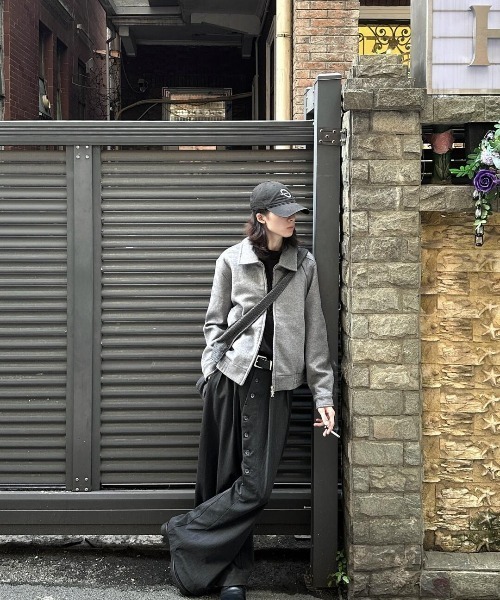 DEVICE（デバイス）の「ボタンフライ カーブ スラックス（スラックス・メンズ・ブラック・FREE）」の2枚目の写真