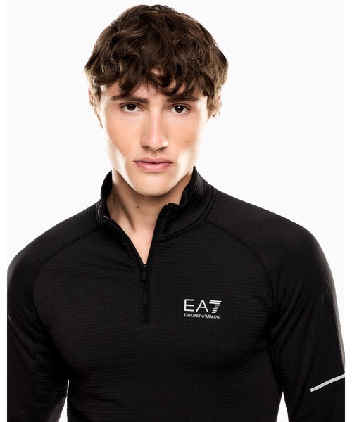 EMPORIO ARMANI EA7(エンポリオアルマーニイーエーセブン)の「<オンライン限定>【エンポリオ アルマーニ EA7】Dynamic Athlete スタンドカラートップス VIGOR7テクニカルファブリック(その他トップス・メンズ・ブラック・LARGE/MEDIUM/SMALL/X-LARGE/X-SMALL)」の3枚目の写真