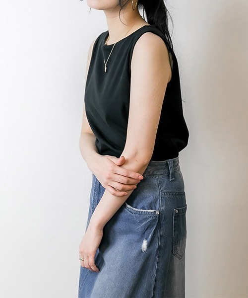 LARU(ラルー)の「ボートネックタンクトップ(タンクトップ・レディース・グレー系1/カーキ/グレー系その他/ブラック/チャコールグレー/ピンクベージュ/オフホワイト・M/L)」の10枚目の写真