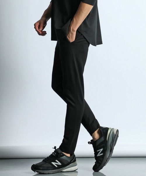LANVIN en Bleu（ランバンオンブルー）の「ポンチ素材 ジャージ ストレッチ スマートジョガーパンツ（スウェットパンツ・メンズ・ブラック/チャコールグレー・46/52/50/48）」の6枚目の写真
