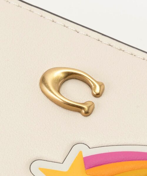 COACH(コーチ)の「エッセンシャル ビルフォールド ウォレット・ステッカー プリント(財布・レディース・ホワイト系その他・ONE)」の8枚目の写真