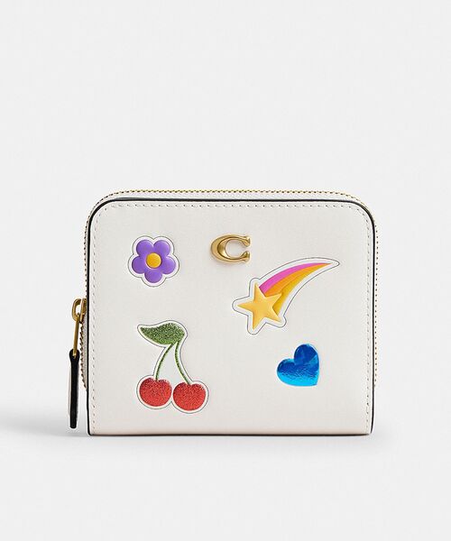 COACH(コーチ)の「エッセンシャル ビルフォールド ウォレット・ステッカー プリント(財布・レディース・ホワイト系その他・ONE)」の11枚目の写真